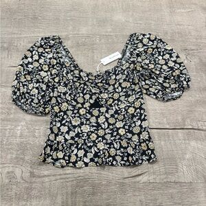 Heartloom Black Floral Puff Sleeve Smocked Top – Size M – NWT